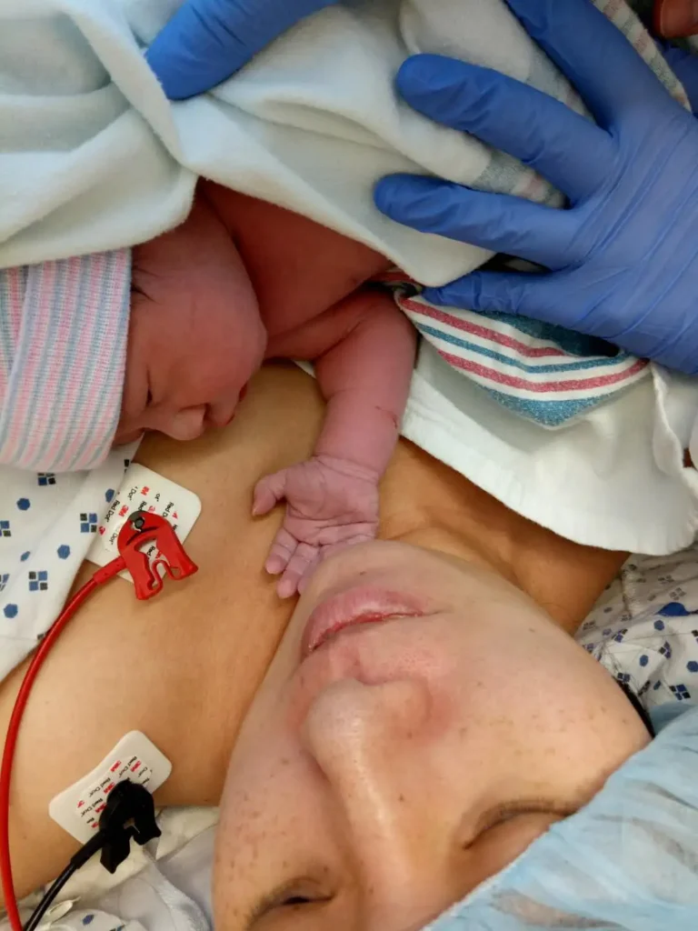 Surrogate and newborn during postpartum skin-to-skin support